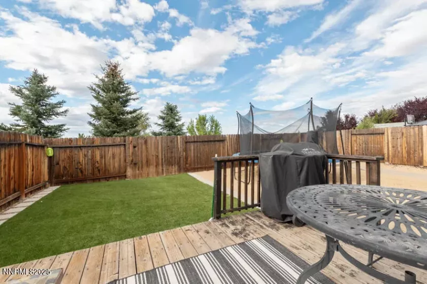 7433 Creekland, Reno, Nevada 89506, 2 Bedrooms Bedrooms, ,2 BathroomsBathrooms,Residential,Residential,Creekland,250053525