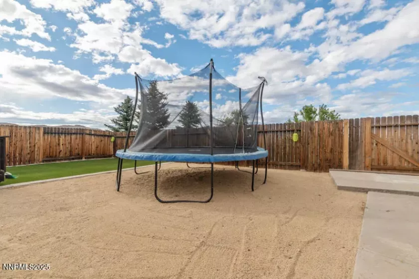 7433 Creekland, Reno, Nevada 89506, 2 Bedrooms Bedrooms, ,2 BathroomsBathrooms,Residential,Residential,Creekland,250053525