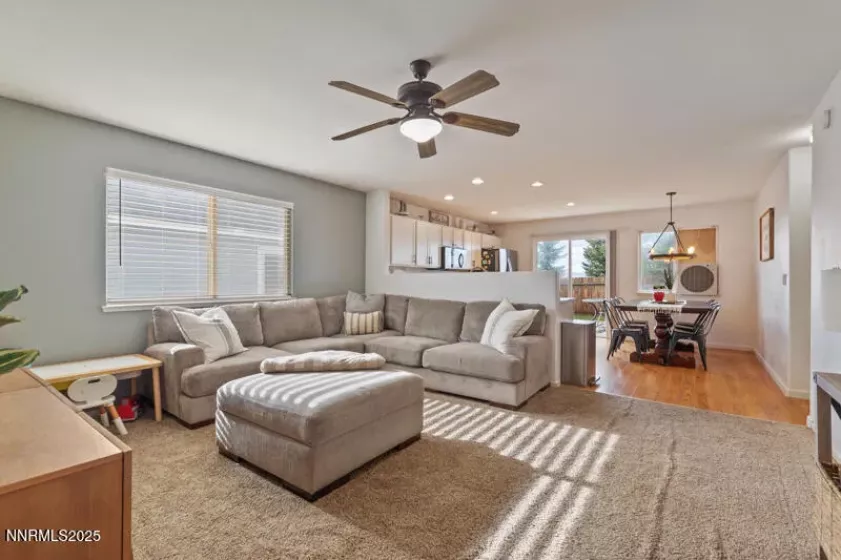 7433 Creekland, Reno, Nevada 89506, 2 Bedrooms Bedrooms, ,2 BathroomsBathrooms,Residential,Residential,Creekland,250053525