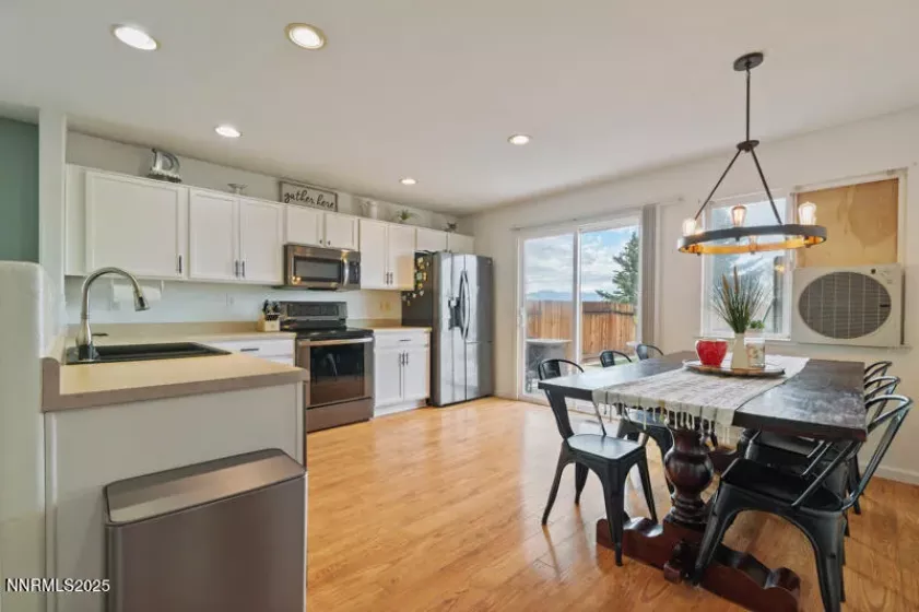7433 Creekland, Reno, Nevada 89506, 2 Bedrooms Bedrooms, ,2 BathroomsBathrooms,Residential,Residential,Creekland,250053525