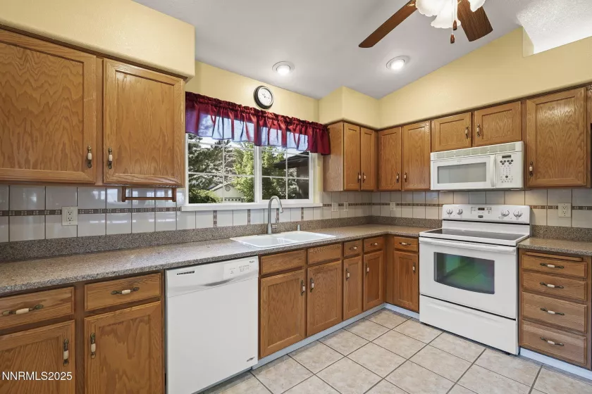 4663 Goodwin, Sparks, Nevada 89436, 3 Bedrooms Bedrooms, ,2 BathroomsBathrooms,Residential,Residential,Goodwin,250053549
