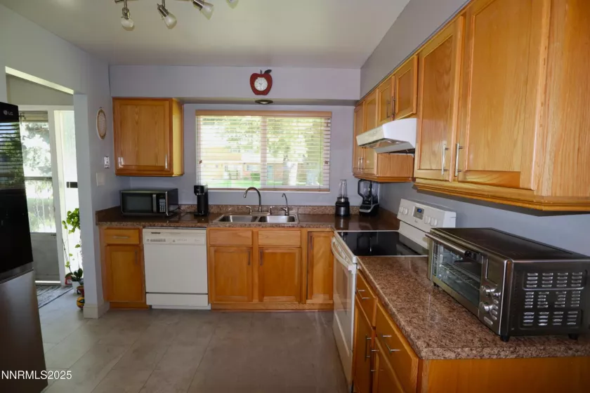 165 Smithridge, Reno, Nevada 89502, 2 Bedrooms Bedrooms, ,2 BathroomsBathrooms,Residential,Residential,Smithridge,250053578