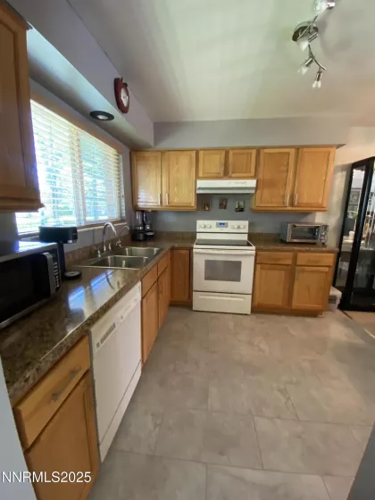 165 Smithridge, Reno, Nevada 89502, 2 Bedrooms Bedrooms, ,2 BathroomsBathrooms,Residential,Residential,Smithridge,250053578
