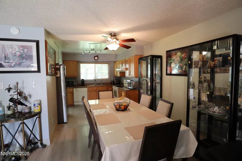 165 Smithridge, Reno, Nevada 89502, 2 Bedrooms Bedrooms, ,2 BathroomsBathrooms,Residential,Residential,Smithridge,250053578