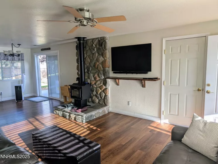 707 Addler, Gardnerville, Nevada 89460, 3 Bedrooms Bedrooms, ,2 BathroomsBathrooms,Residential,Residential,Addler,250053581