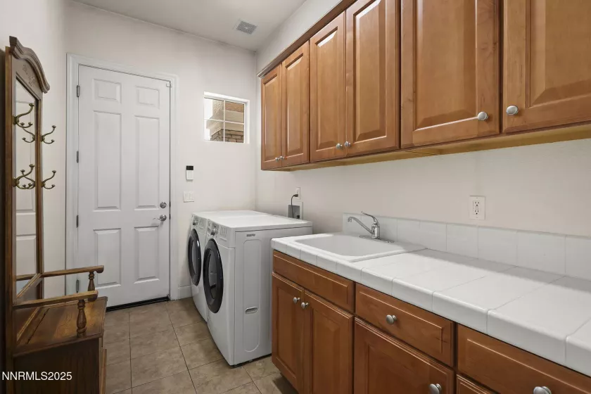 4541 Silian, Sparks, Nevada 89436, 5 Bedrooms Bedrooms, ,3 BathroomsBathrooms,Residential,Residential,Silian,250053597