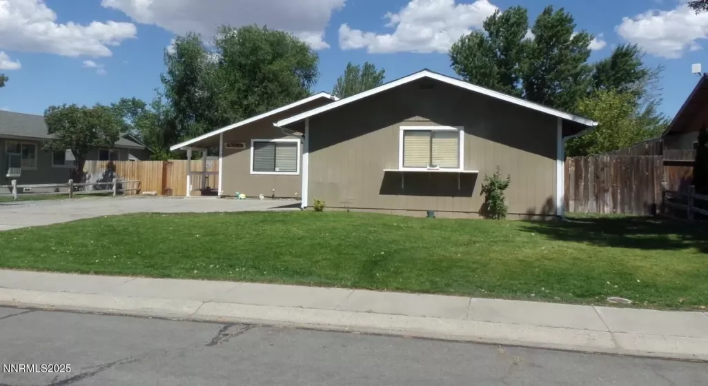 743 Lyell, Gardnerville, Nevada 89460, 3 Bedrooms Bedrooms, ,2 BathroomsBathrooms,Residential,Residential,Lyell,250053601