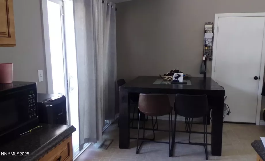 743 Lyell, Gardnerville, Nevada 89460, 3 Bedrooms Bedrooms, ,2 BathroomsBathrooms,Residential,Residential,Lyell,250053601