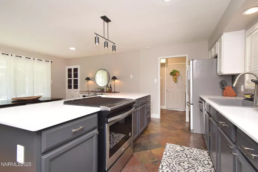1030 Golconda, Reno, Nevada 89509, 3 Bedrooms Bedrooms, ,2 BathroomsBathrooms,Residential,Residential,Golconda,250053624