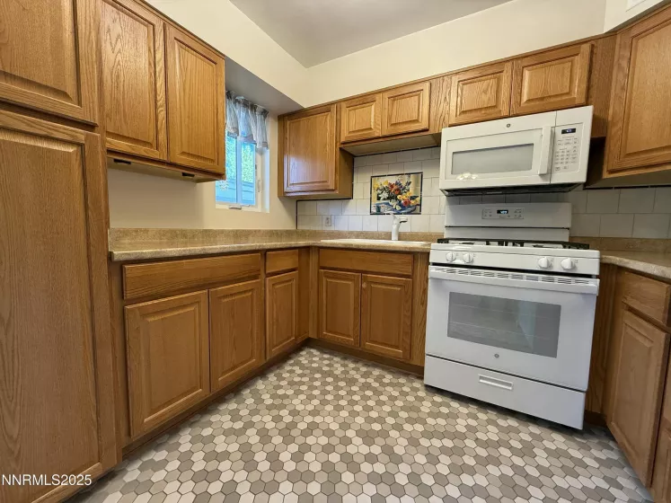 302 Meyer, Carson City, Nevada 89703, 3 Bedrooms Bedrooms, ,2 BathroomsBathrooms,Residential,Residential,Meyer,250053625