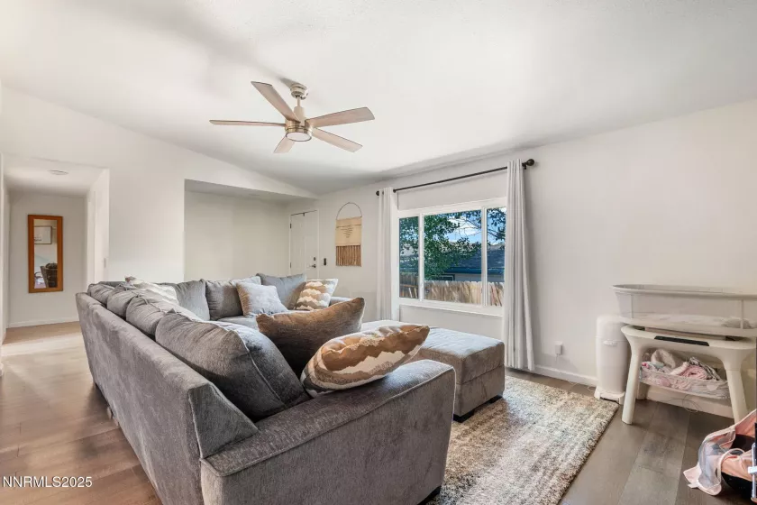 4970 Newport, Reno, Nevada 89506, 3 Bedrooms Bedrooms, ,2 BathroomsBathrooms,Residential,Residential,Newport,250053632