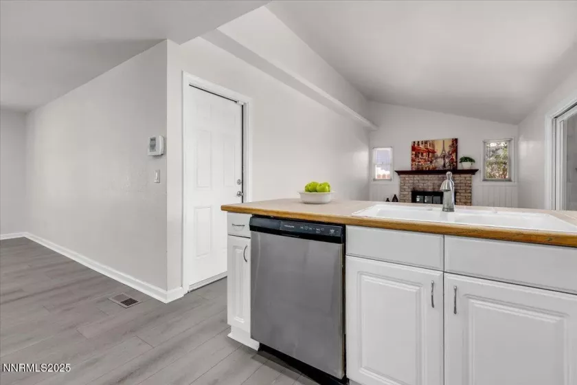 4400 Sierra Madre, Reno, Nevada 89502, 3 Bedrooms Bedrooms, ,2 BathroomsBathrooms,Residential,Residential,Sierra Madre,250053634