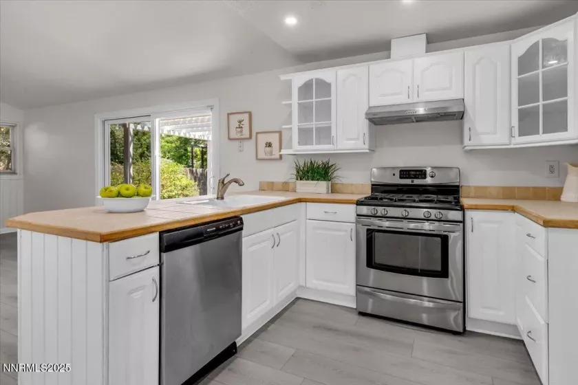 4400 Sierra Madre, Reno, Nevada 89502, 3 Bedrooms Bedrooms, ,2 BathroomsBathrooms,Residential,Residential,Sierra Madre,250053634