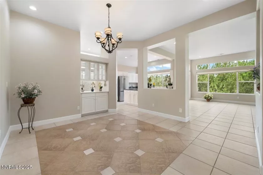SEPARATE DINING ROOM