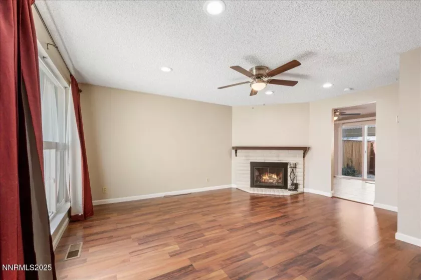 850 Woodberry, Sparks, Nevada 89434, 3 Bedrooms Bedrooms, ,2 BathroomsBathrooms,Residential,Residential,Woodberry,250053647