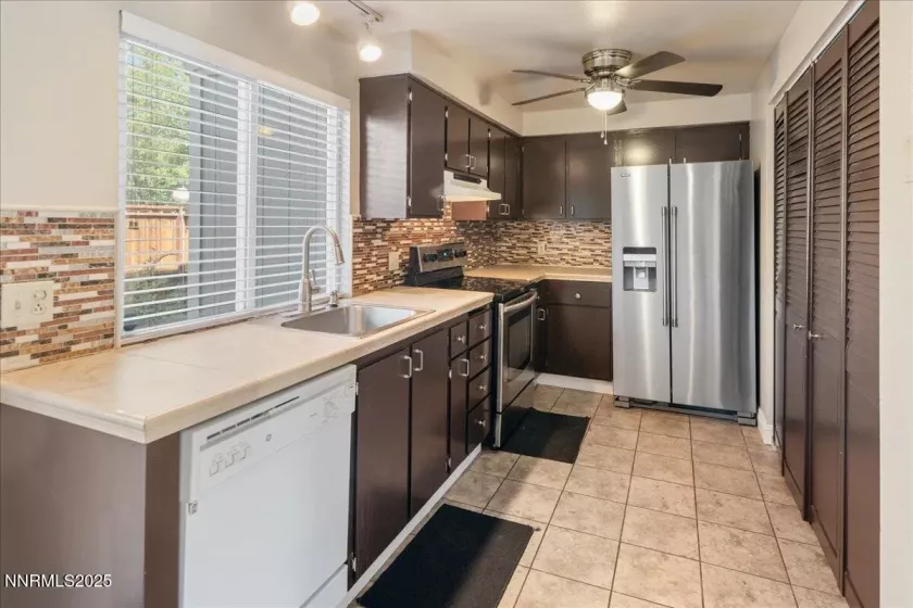 850 Woodberry, Sparks, Nevada 89434, 3 Bedrooms Bedrooms, ,2 BathroomsBathrooms,Residential,Residential,Woodberry,250053647