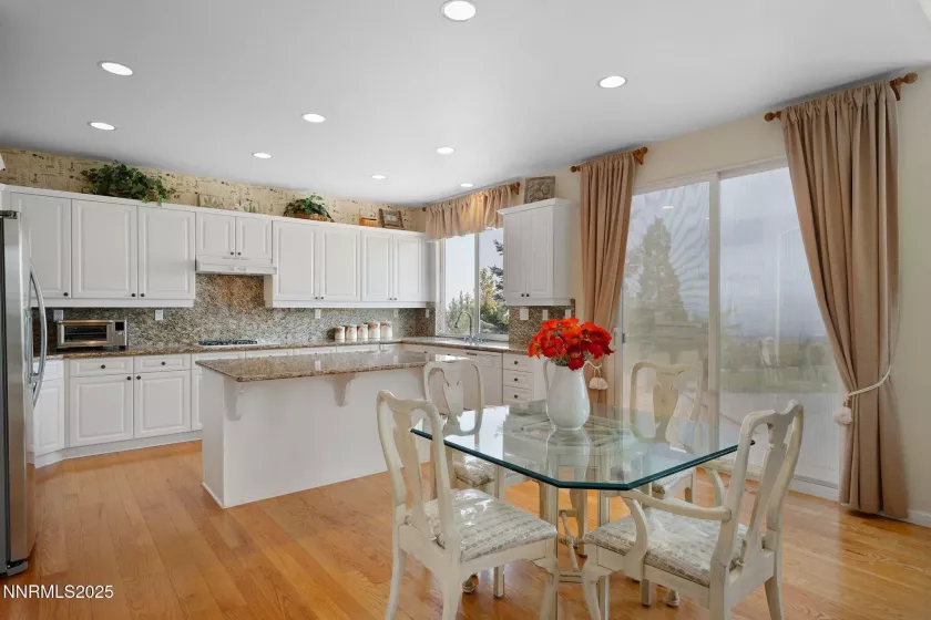 3206 Old Coach, Reno, Nevada 89511, 2 Bedrooms Bedrooms, ,3 BathroomsBathrooms,Residential,Residential,Old Coach,250053658