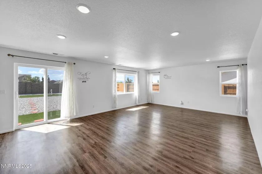 2278 Evelynn, Fernley, Nevada 89408, 3 Bedrooms Bedrooms, ,3 BathroomsBathrooms,Residential,Residential,Evelynn,250053661