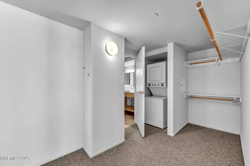 Closet/Laundry