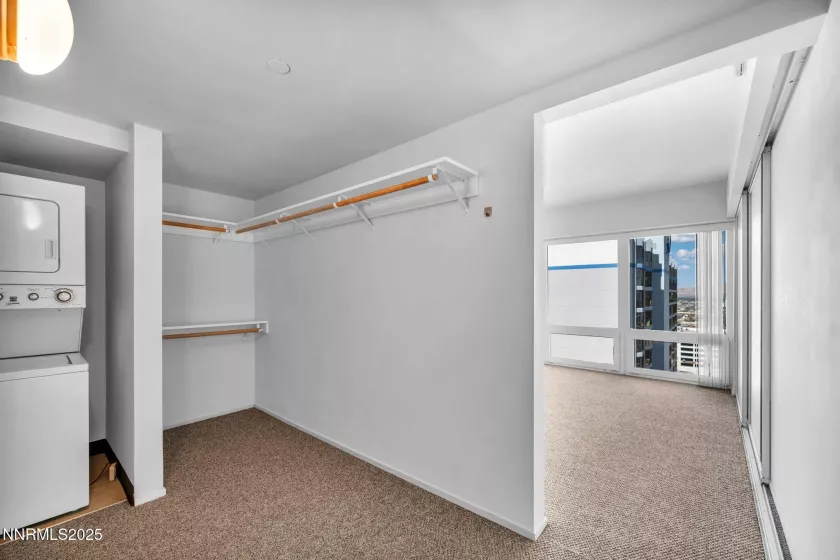 Closet/Laundry