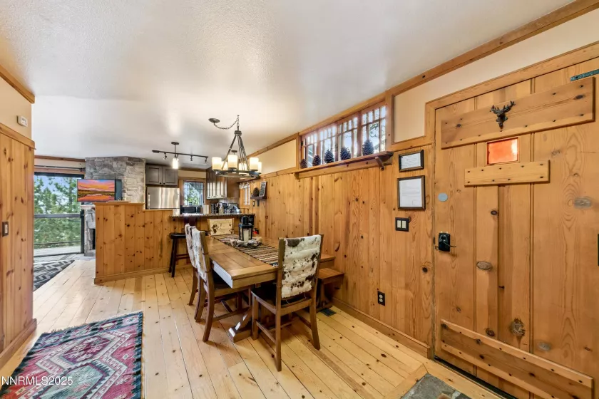Dinning room table