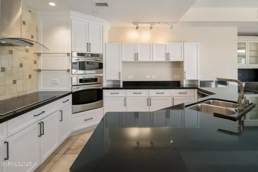 50 Sierra, Reno, Nevada 89501, 2 Bedrooms Bedrooms, ,2 BathroomsBathrooms,Residential,Residential,Sierra,250053694