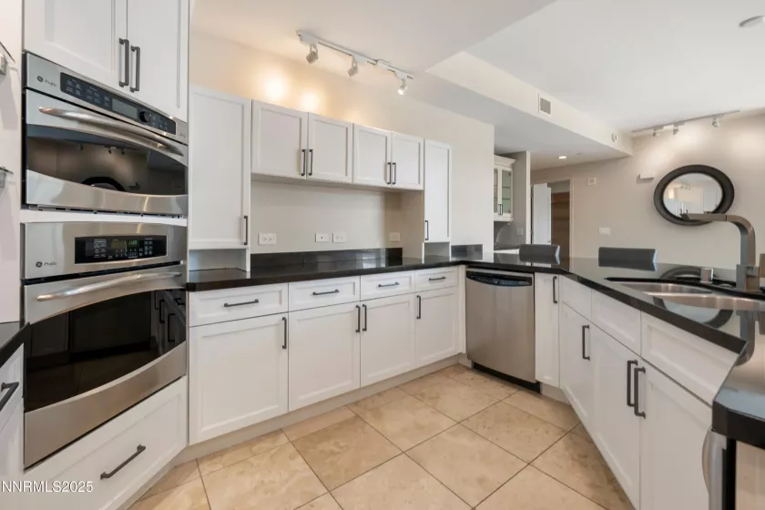 50 Sierra, Reno, Nevada 89501, 2 Bedrooms Bedrooms, ,2 BathroomsBathrooms,Residential,Residential,Sierra,250053694