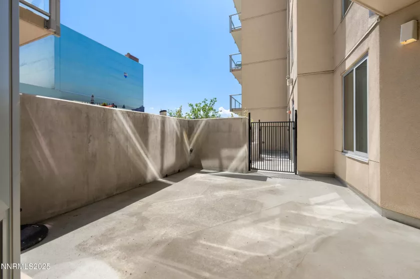 50 Sierra, Reno, Nevada 89501, 2 Bedrooms Bedrooms, ,2 BathroomsBathrooms,Residential,Residential,Sierra,250053694