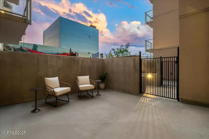 50 Sierra, Reno, Nevada 89501, 2 Bedrooms Bedrooms, ,2 BathroomsBathrooms,Residential,Residential,Sierra,250053694