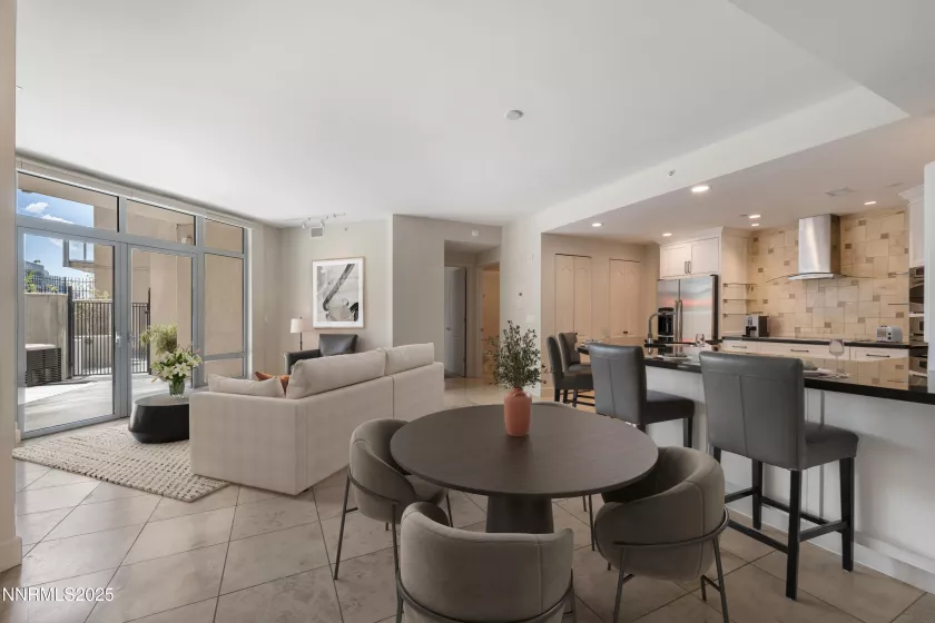 50 Sierra, Reno, Nevada 89501, 2 Bedrooms Bedrooms, ,2 BathroomsBathrooms,Residential,Residential,Sierra,250053694