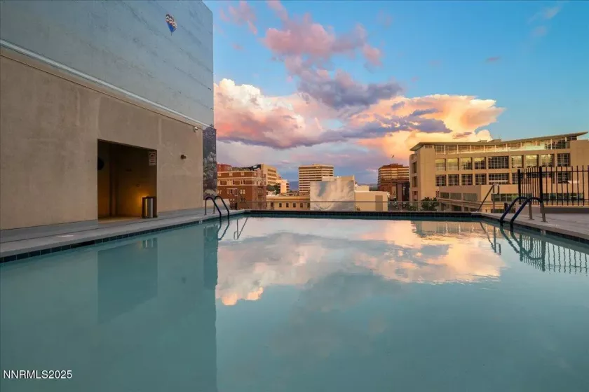 50 Sierra, Reno, Nevada 89501, 2 Bedrooms Bedrooms, ,2 BathroomsBathrooms,Residential,Residential,Sierra,250053694