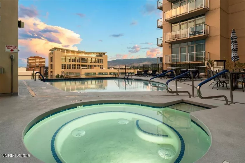 50 Sierra, Reno, Nevada 89501, 2 Bedrooms Bedrooms, ,2 BathroomsBathrooms,Residential,Residential,Sierra,250053694