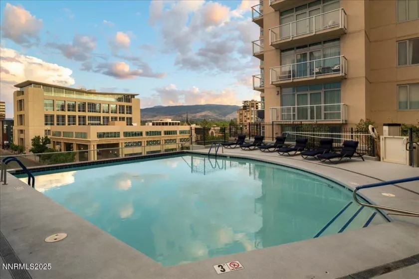 50 Sierra, Reno, Nevada 89501, 2 Bedrooms Bedrooms, ,2 BathroomsBathrooms,Residential,Residential,Sierra,250053694