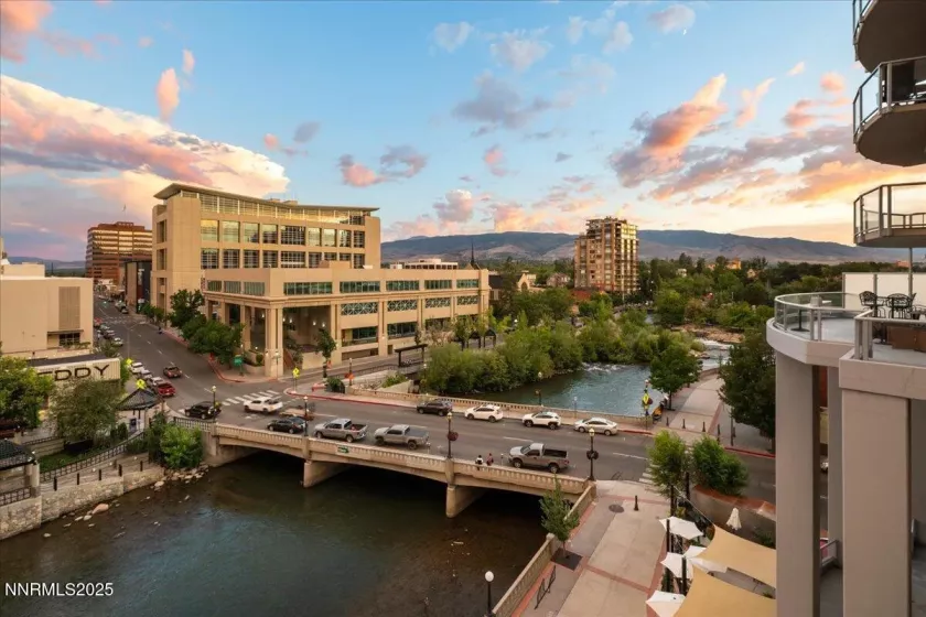 50 Sierra, Reno, Nevada 89501, 2 Bedrooms Bedrooms, ,2 BathroomsBathrooms,Residential,Residential,Sierra,250053694