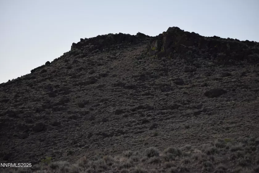 lots of volcanic caprocks in the area.