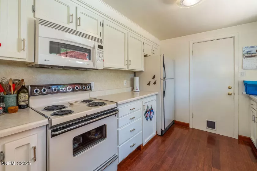 706 Hillcrest, Carson City, Nevada 89703, 3 Bedrooms Bedrooms, ,2 BathroomsBathrooms,Residential,Residential,Hillcrest,250053756