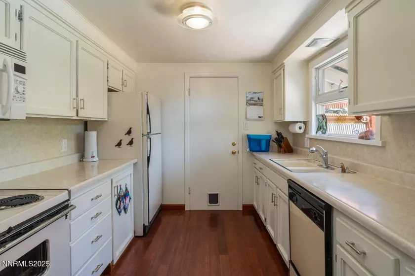 706 Hillcrest, Carson City, Nevada 89703, 3 Bedrooms Bedrooms, ,2 BathroomsBathrooms,Residential,Residential,Hillcrest,250053756