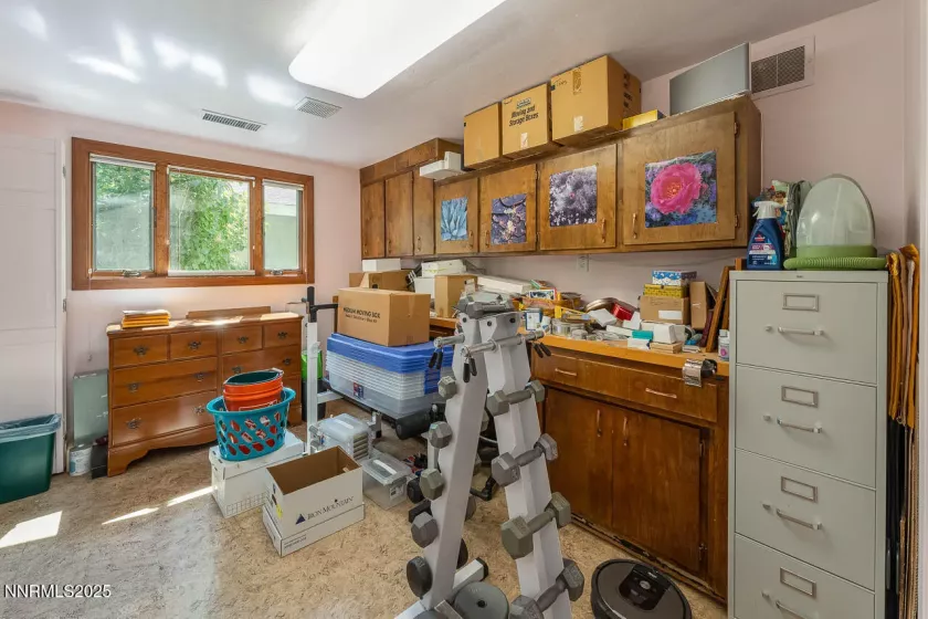 706 Hillcrest, Carson City, Nevada 89703, 3 Bedrooms Bedrooms, ,2 BathroomsBathrooms,Residential,Residential,Hillcrest,250053756
