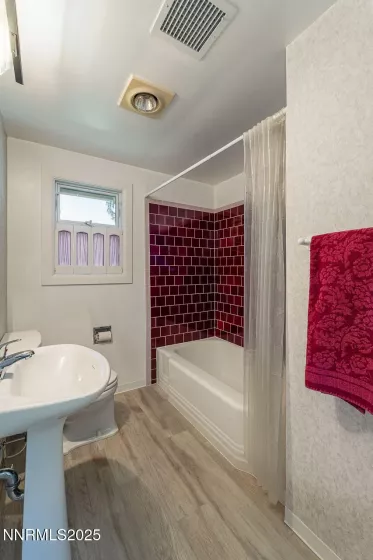 706 Hillcrest, Carson City, Nevada 89703, 3 Bedrooms Bedrooms, ,2 BathroomsBathrooms,Residential,Residential,Hillcrest,250053756