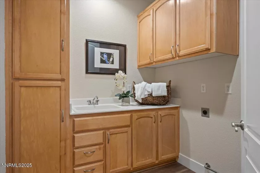 2360 Hickory Hill, Reno, Nevada 89523, 3 Bedrooms Bedrooms, ,2 BathroomsBathrooms,Residential,Residential,Hickory Hill,250053798