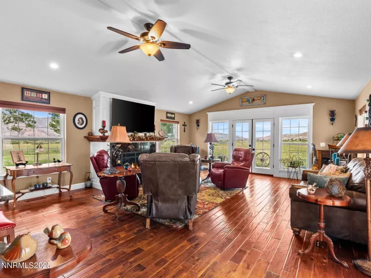 801 Larson, Coleville, California 96107, 4 Bedrooms Bedrooms, ,3 BathroomsBathrooms,Residential,Residential,Larson,250053800