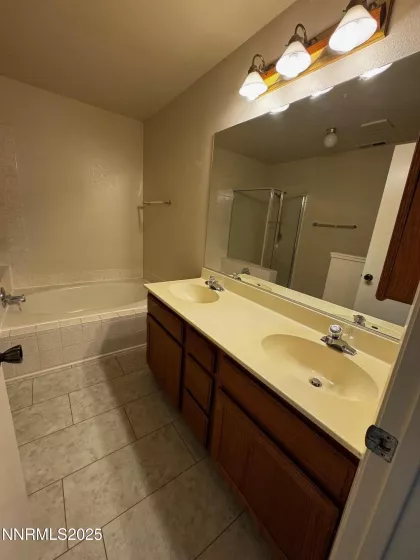 3967 Kings Row, Reno, Nevada 89503, 2 Bedrooms Bedrooms, ,3 BathroomsBathrooms,Residential,Residential,Kings Row,250053801