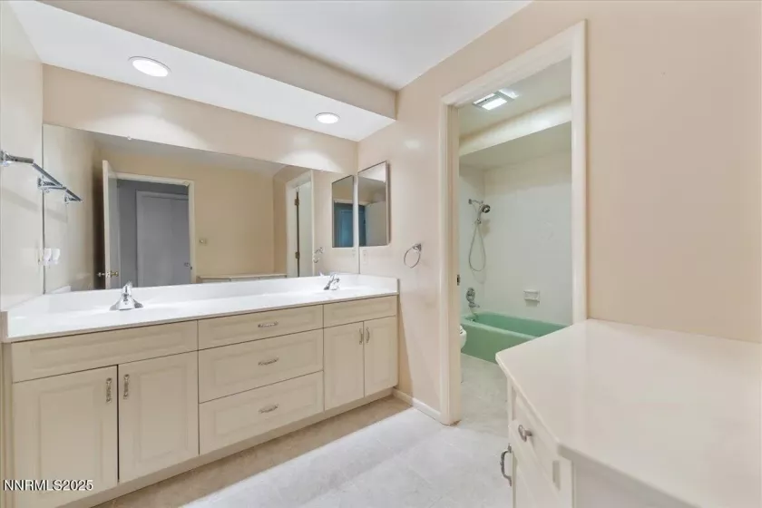 13350 Hills, Reno, Nevada 89511, 4 Bedrooms Bedrooms, ,3 BathroomsBathrooms,Residential,Residential,Hills,250053802