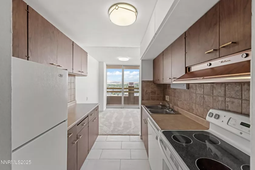 100 Arlington, Reno, Nevada 89501, 2 Bedrooms Bedrooms, ,2 BathroomsBathrooms,Residential,Residential,Arlington,250053820