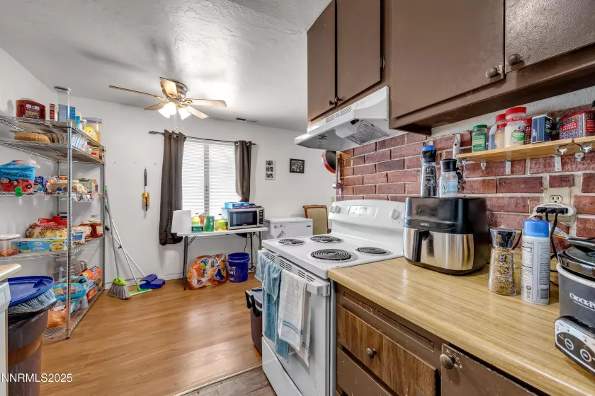 4608 Neil, Reno, Nevada 89502, 2 Bedrooms Bedrooms, ,1 BathroomBathrooms,Residential,Residential,Neil,250053825