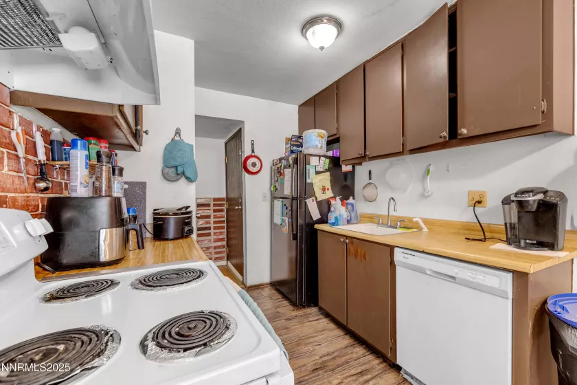 4608 Neil, Reno, Nevada 89502, 2 Bedrooms Bedrooms, ,1 BathroomBathrooms,Residential,Residential,Neil,250053825