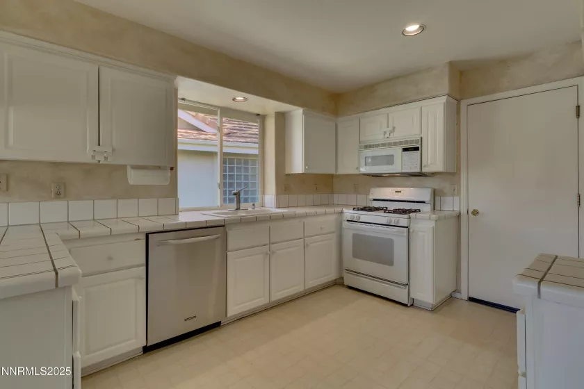 3911 Westpoint, Reno, Nevada 89509, 4 Bedrooms Bedrooms, ,4 BathroomsBathrooms,Residential,Residential,Westpoint,250053837