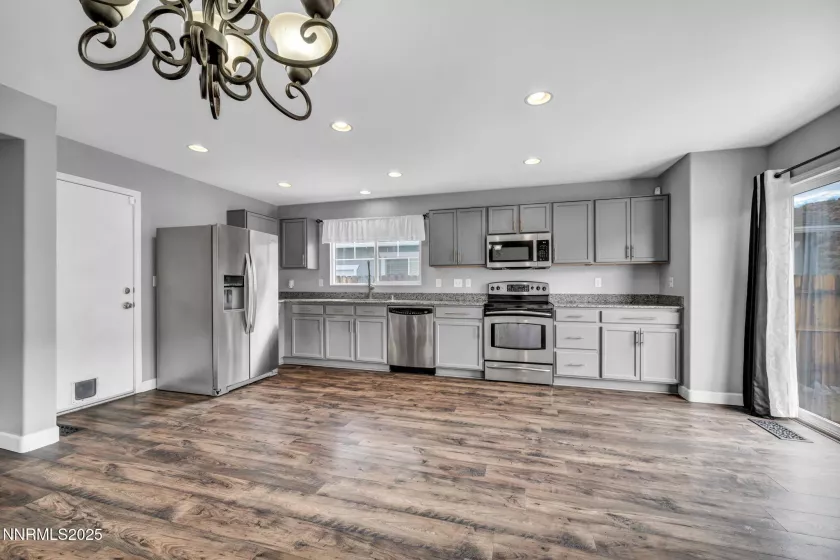 7644 Corso, Reno, Nevada 89506, 5 Bedrooms Bedrooms, ,3 BathroomsBathrooms,Residential,Residential,Corso,250053859