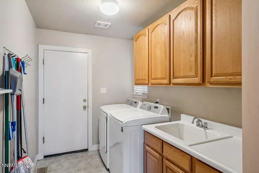 2170 Heatherwood, Reno, Nevada 89523, 3 Bedrooms Bedrooms, ,2 BathroomsBathrooms,Residential,Residential,Heatherwood,250053863