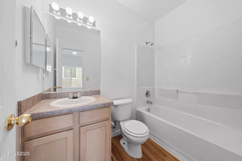 BATHROOM 4